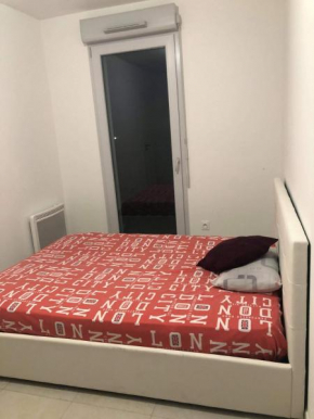 Chambre dans un appartement neuf centre-ville chez l'habitant